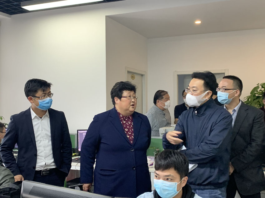 寶山區(qū)區(qū)領導一行蒞臨邁維動漫調研企業(yè)復工復產情況(圖2)