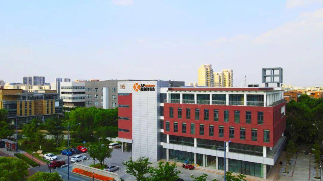 破局安裝痛點！上海邁維動漫攜手昱能科技，定制 QS2 逆變器可視化解決方案(圖1)